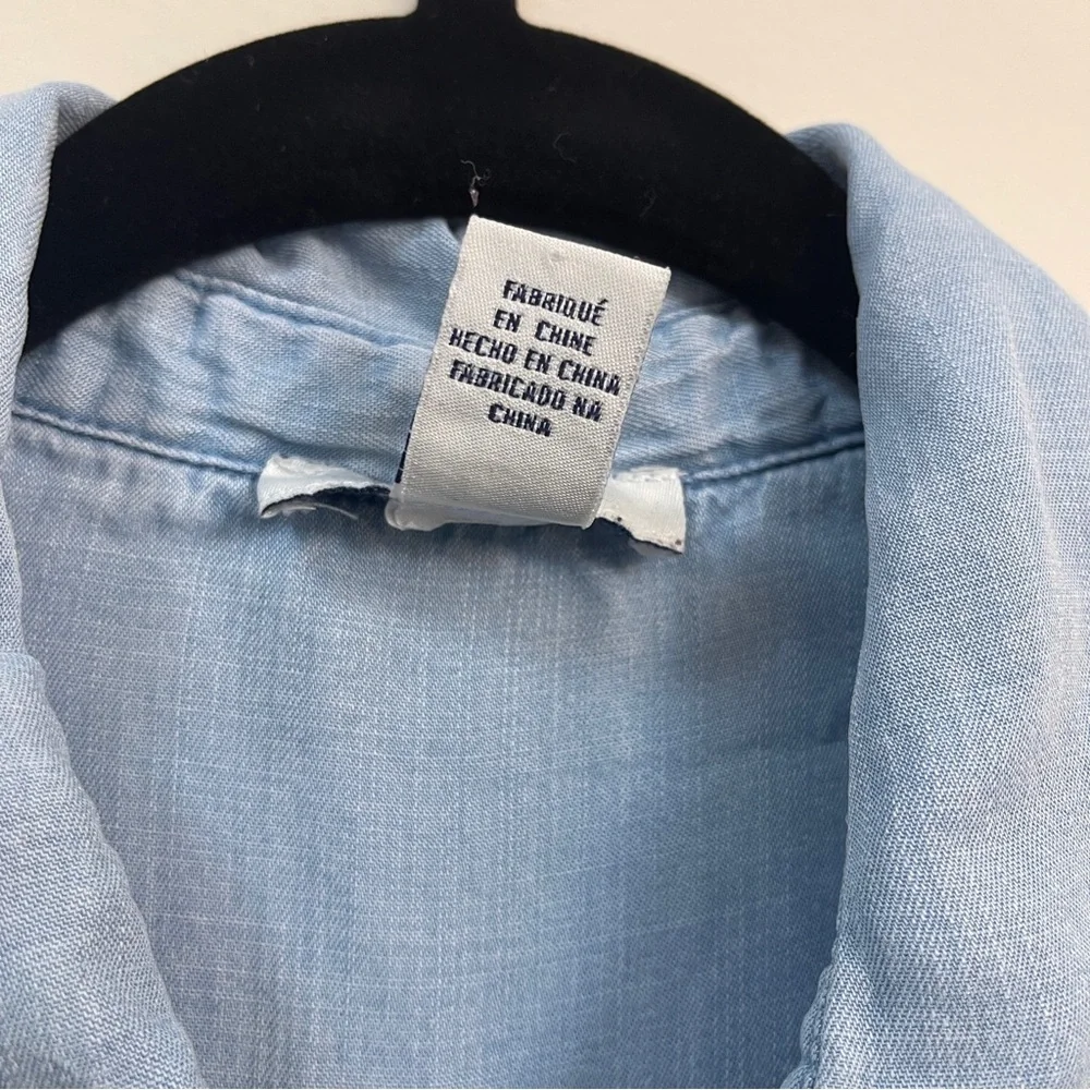 Forever 21 Women’s Button Down Denim Shirt in Size Medium - Picture 8 of 10